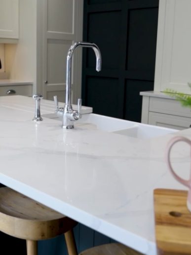 Gold Calacatta worktop with chrome tap and subtle warm veining in a modern kitchen