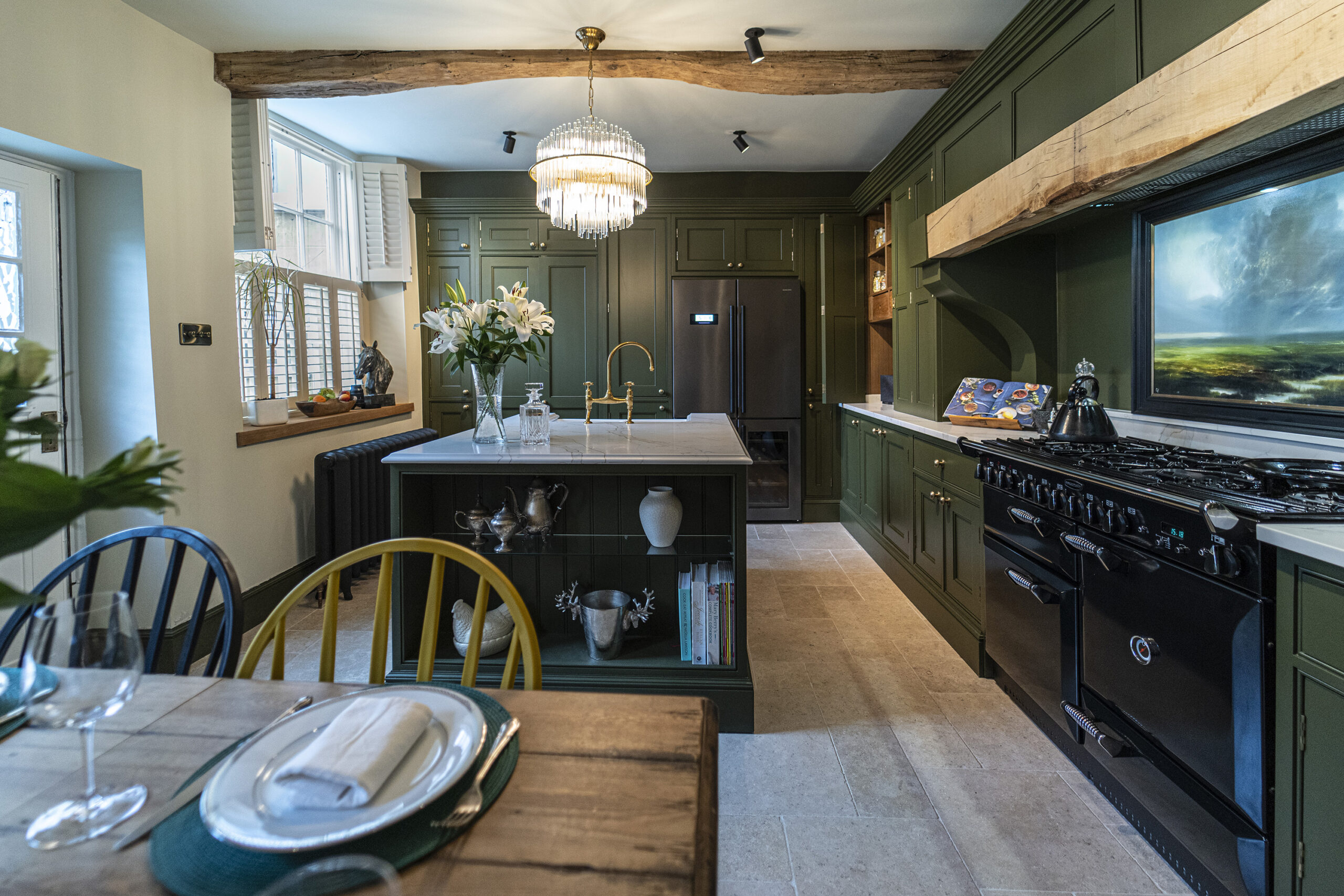 Gold Calacatta island worktop beside dining table in a traditional kitchen