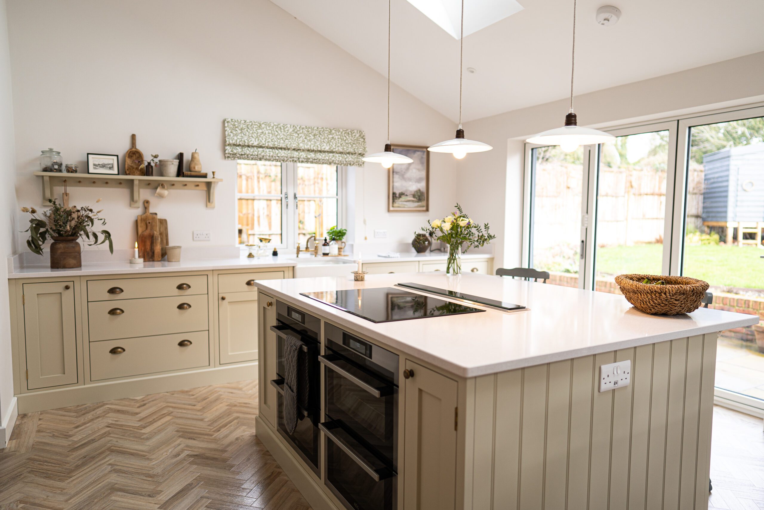 Kitchen island with Ice White Quartz worktop and integrated hob, showing a bright white surface finish