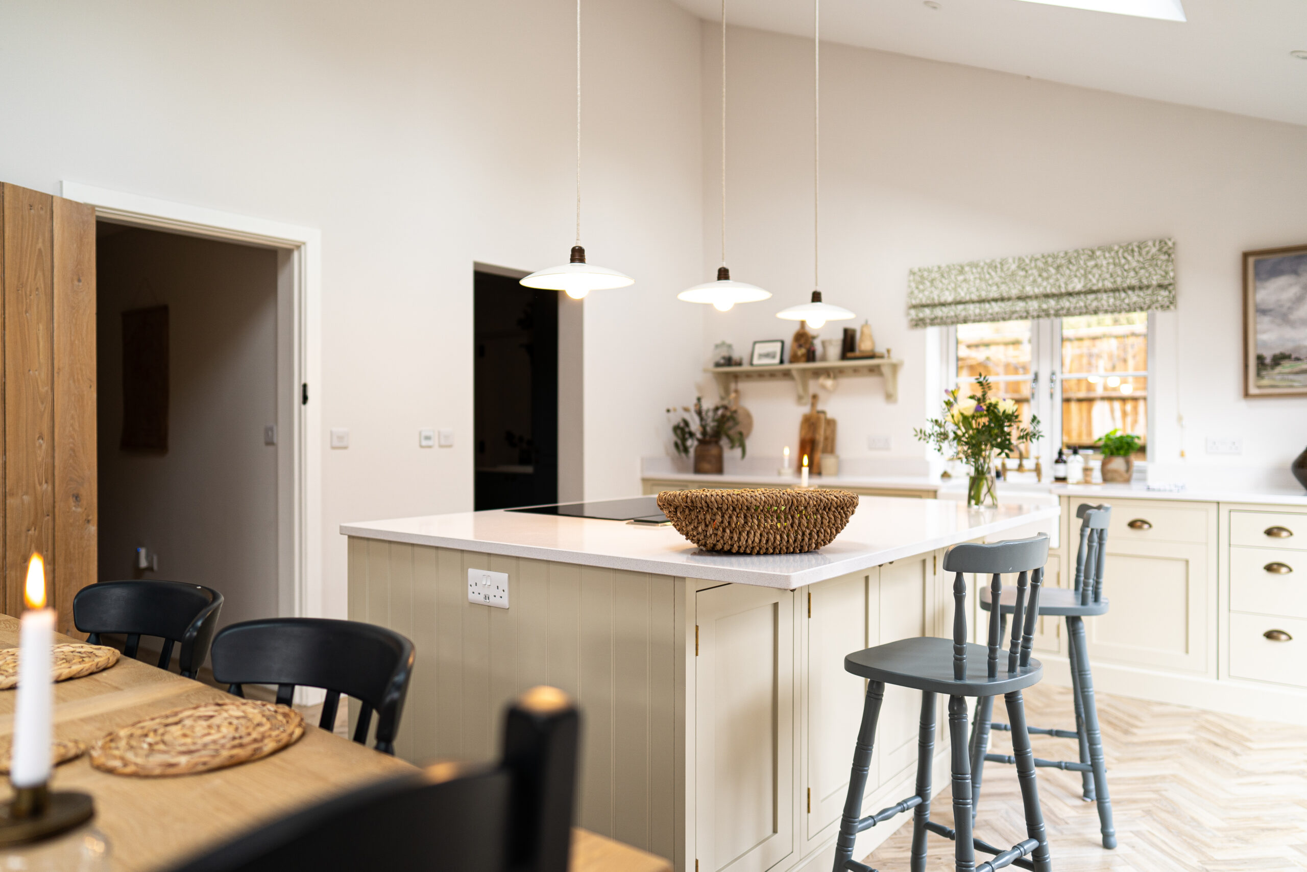 Kitchen and dining area with Ice White Quartz island worktop, showing the bright white surface in the centre of the room